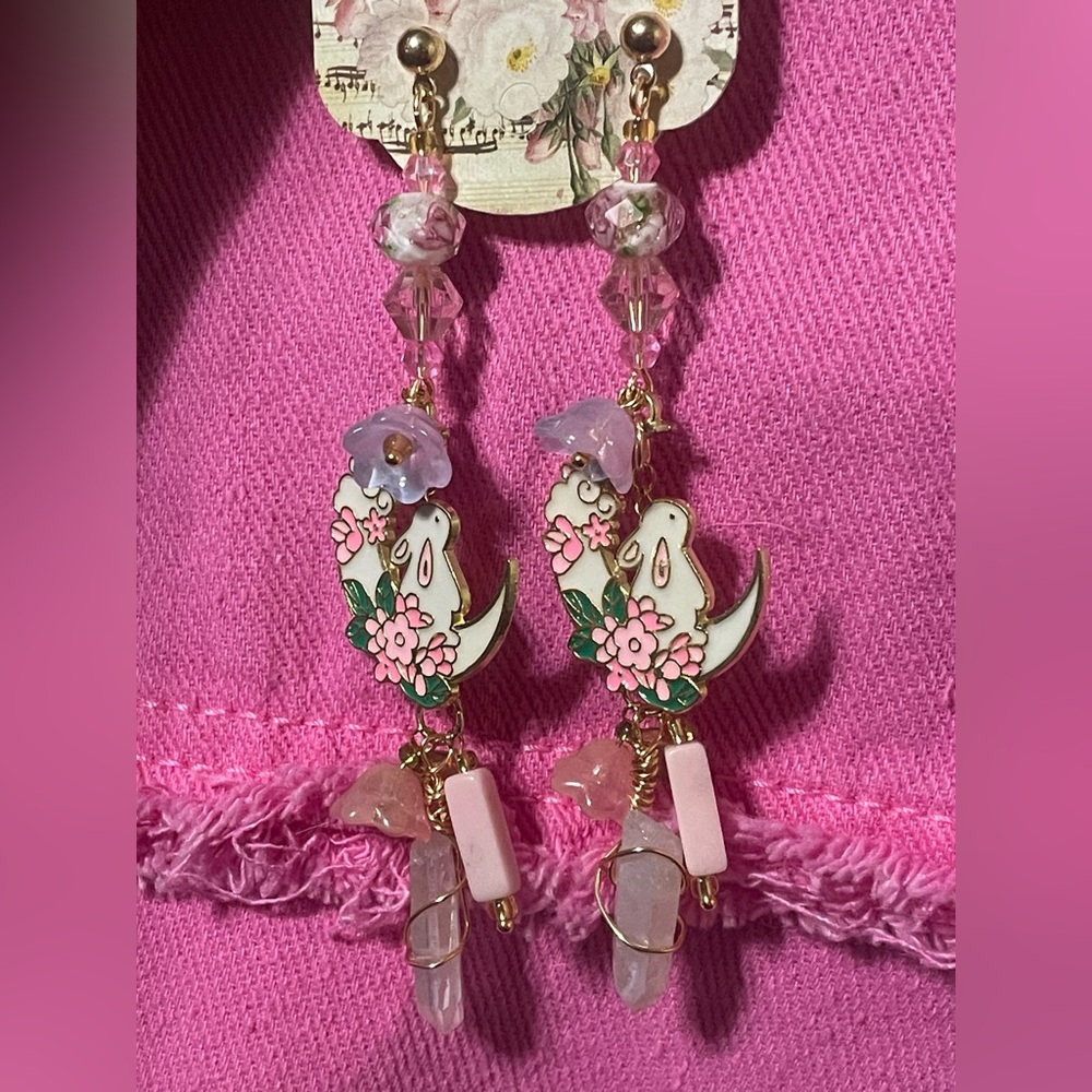 ❌❌SOLD❌❌Moon Bunny Floral Crystal Earrings - Picture 6 of 7